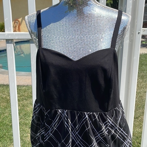 Torrid black and white high low dress NWT - Picture 3 of 12